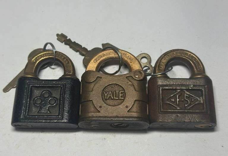 Lot of 3 Yale Padlocks with Keys image