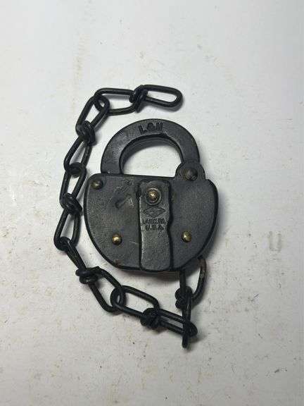 LCN Railroad Switch Lock with Chain image