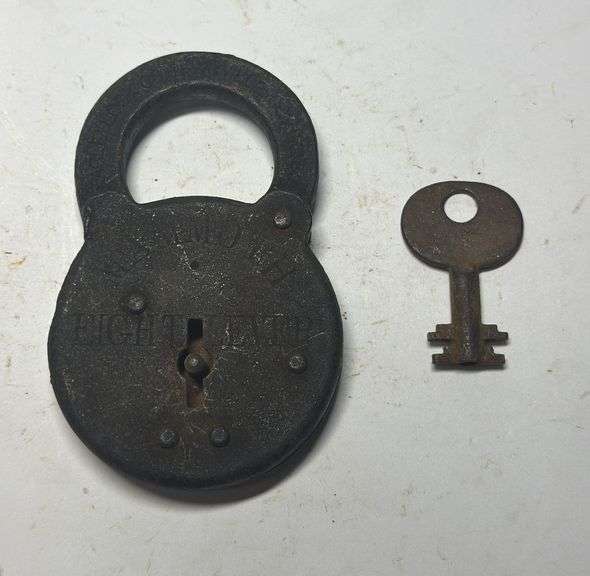 Mammoth Eight Lever Padlock with Key image