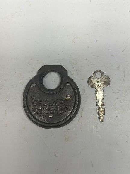 Cyclops Yale & Towne Mfg. Co. Padlock with Key image