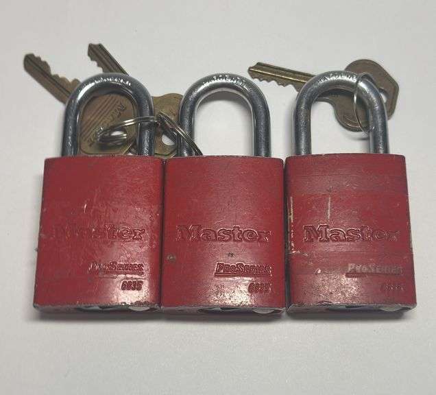 Lot of Three Master Lock ProSeries 6835 Padlocks with Keys image