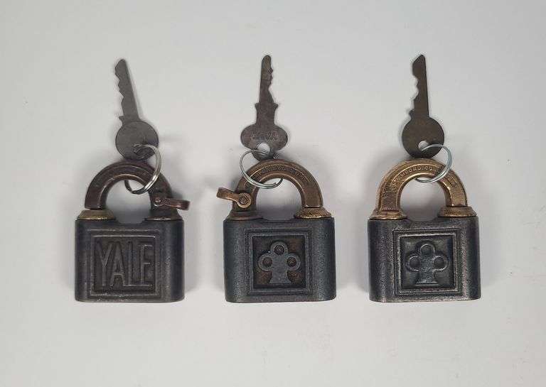 Lot of 3 Yale Padlocks with Keys image
