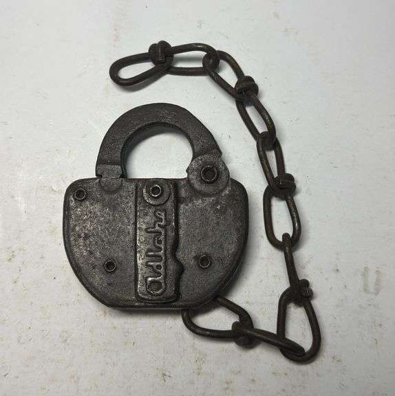"C&W C" Old Reliable Padlock with Chain image