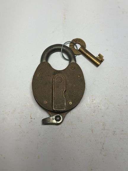 Yale Railroad Padlock with Key image