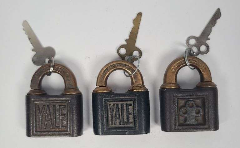 Set of 3 Yale Padlocks with Keys image