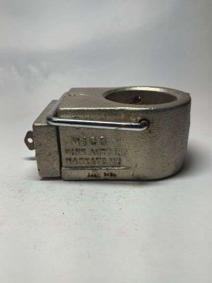 MICO Minn Auto Inc. SAE J70657 King Pin Lock D4 image