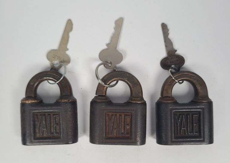 Set of 3 Yale Padlocks with Keys image