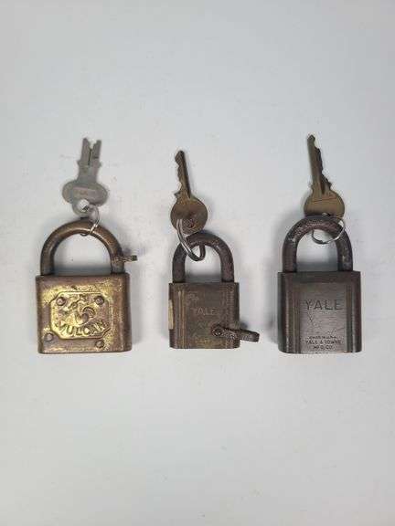 Lot of 3 Padlocks - Vulcan & Yale image