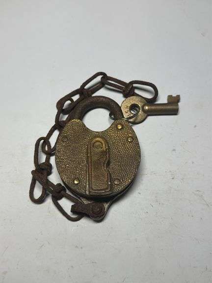 Yale Heart Shaped Padlock with Key and Chain image