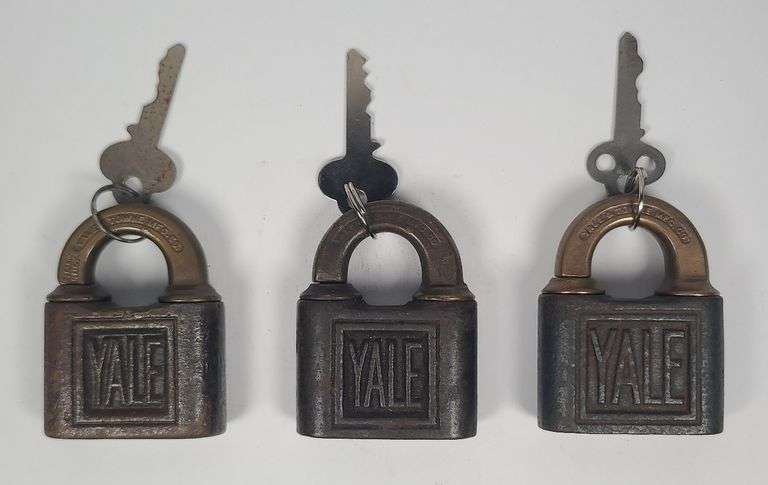 Yale Padlock Lot with Keys image