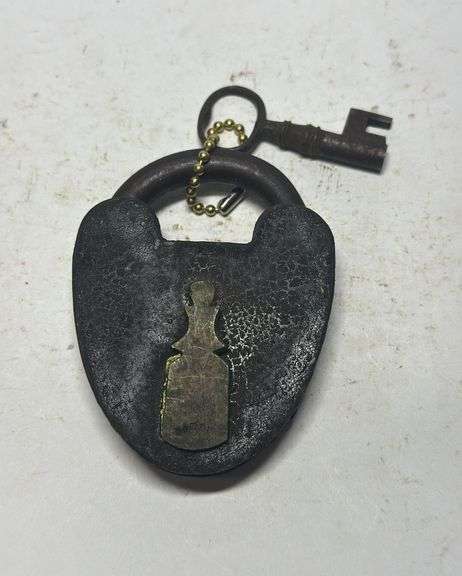 Heart-Shaped Padlock with Key image