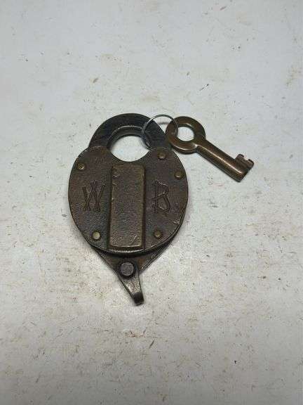 WB Heart-Shaped Padlock with Key image