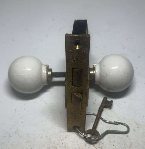 Sargent Door Knob and Lockset with Key image