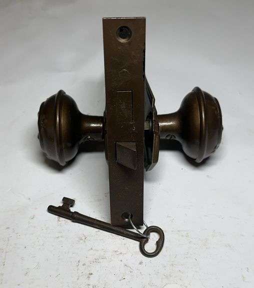 Vintage Style Bronze Finish Interior Door Knob Set with Key image