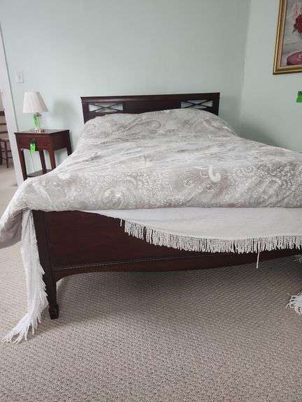 Bed Full size with mattress and box spring