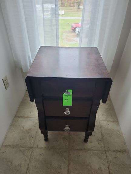 Stand table with side leaves