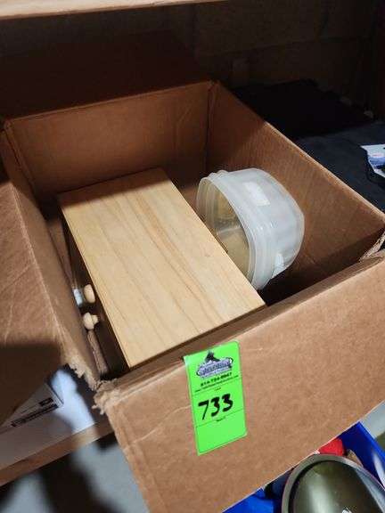 Bread box and Tupperware image