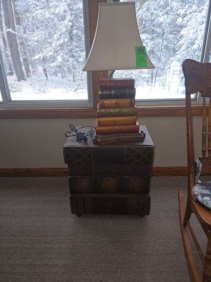 "Stack of books"Side table with lamp image