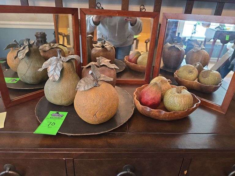Decorative fruit and 3 way mirror image