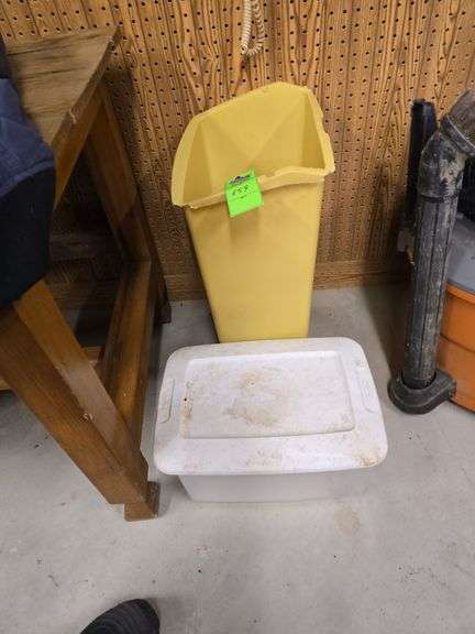 Trash can tote and blanket and rags image