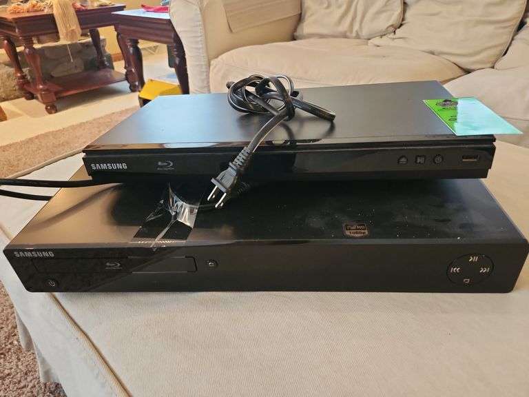 DVD players quantity of two image