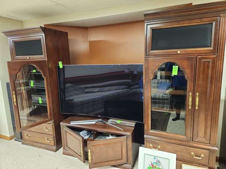 Enormous entertainment center-NO CONTENTS image