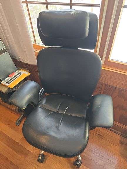 Rolling leather office chair image