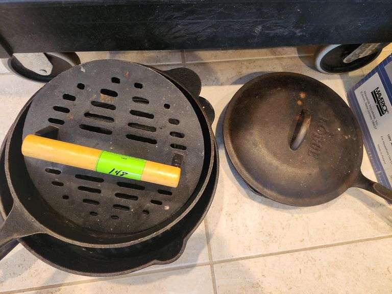 Cast-iron pot and skillets image