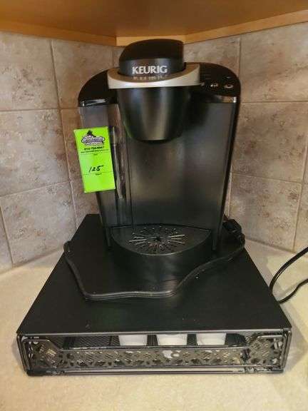 Keurig coffee maker and cup holder image