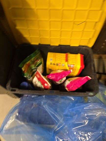 Tote and lawn fertilizer image