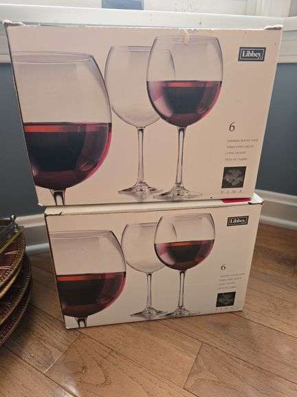 Set of 12 oversized round wine glasses image