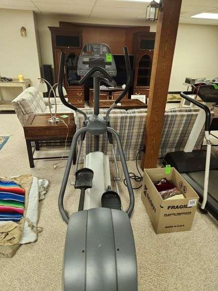 Precor EFX 5.23 elliptical cross-trainer image