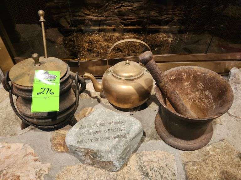 Miscellaneous knick knacks image