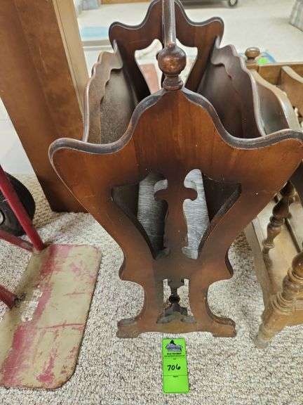 Wood magazine rack image