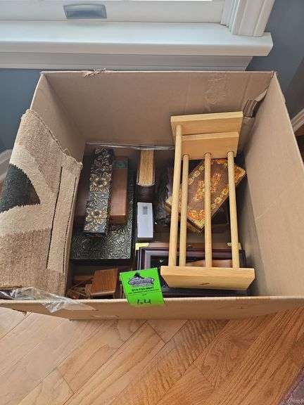 Miscellaneous keepsake boxes image