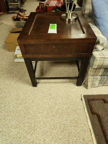 End table -NO CONTENTS image