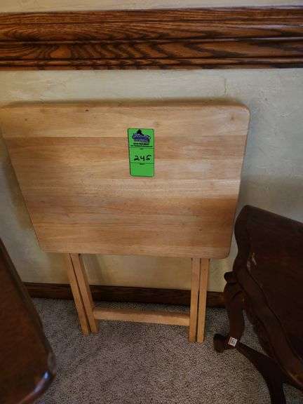 Folding dinner table image