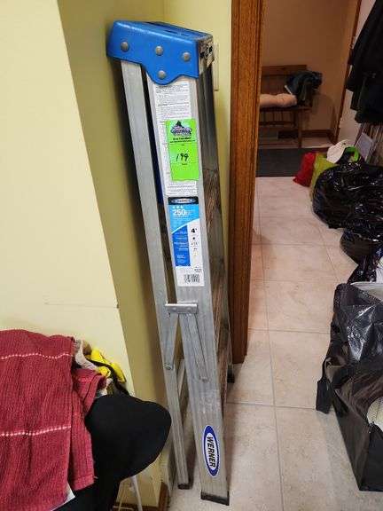 4 ft aluminum ladder image