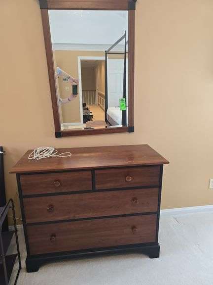 4 drawer dresser with detached mirror image