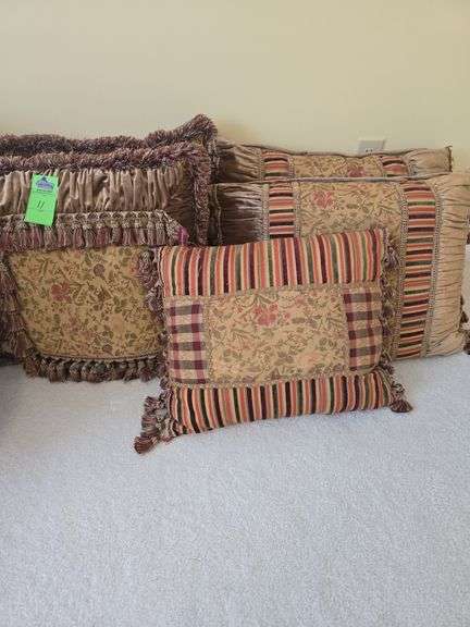 Set of 5 throw pillows image