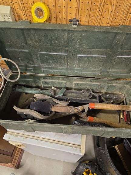 Yard trimming tools in Polaris box image