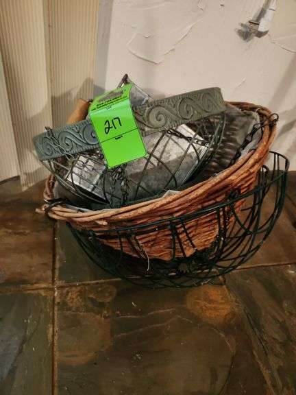 Hanging basket bins