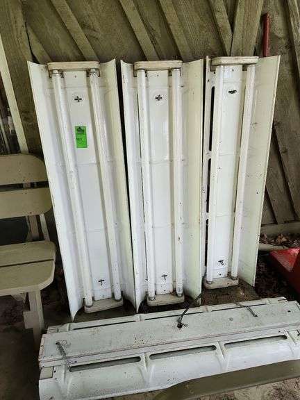 Fluorescent light fixtures 4 total