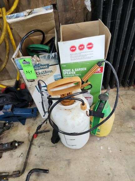 Garden pump sprayers
