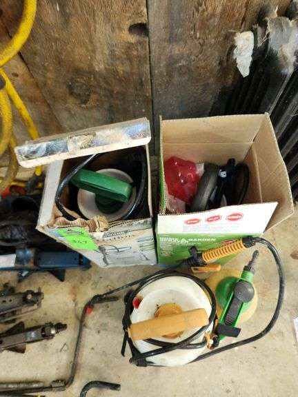 Garden pump sprayers