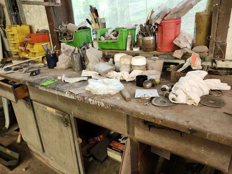 Workbench with contents No vice