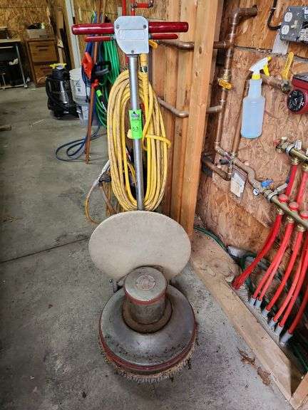 Holt Professional floor scrubber/polish machine