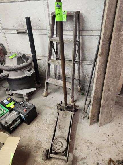 Floor Jack, I'm not sure if it works 1 1/2 ton