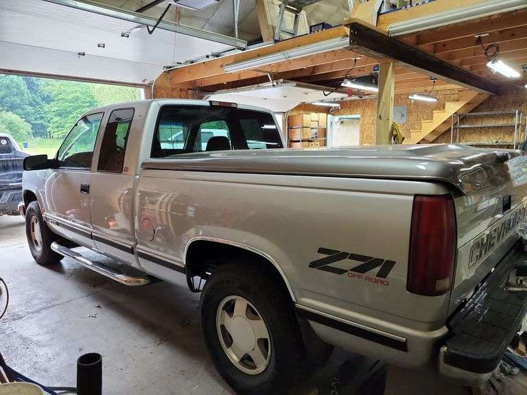 1997 Chevrolet Model K 1500 Half ton pickup truck