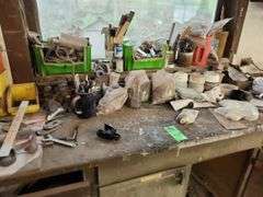 Workbench with contents No vice